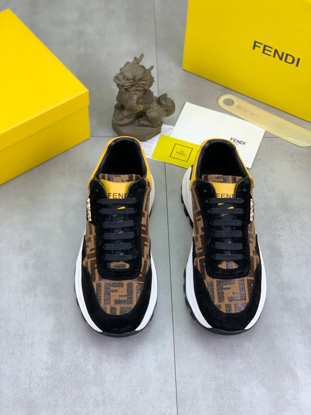 ​Men's shoes 💰P440 💰【New】Little monster 🆘 New FENDI 🕶️🕶️Simple routing effect, showing an elegant and cool driving shoe 🎬Using imported calfskin + first-layer pigskin lining🐂Excellent material🎬Detailed workmanship 🤗Comfortable foot feel➰➰. ​Pair it with any outfit to show your taste and temperament, low-key luxury ♻️Design ​simple and elegant ​noble and fashionable 🍃​Very loved and favored by trendy men 💓❤️Size: 38-44 (45 customized) 3️⃣ colors available